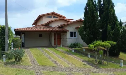 Casa à venda no condomínio figueira garden em atibaia