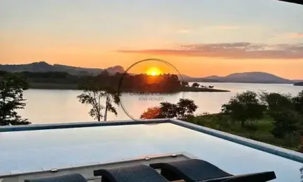 Casa de alto padrão em condomínio com acesso para Represa - Piracaia