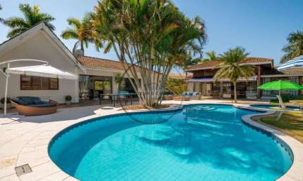 Luxuosa chácara à venda em Joanópolis - Acesso exclusivo a represa