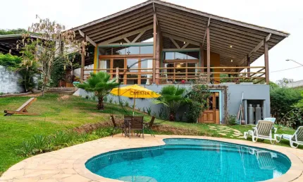 Chácara com estilo colonial à venda em condomínio fechado em atibaia