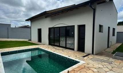 Casa com piscina à venda Jd. Estância Brasil em Atibaia