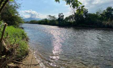 Chácara para Venda em Antonina, Cachoeira, 3 dormitórios, 1 banheiro