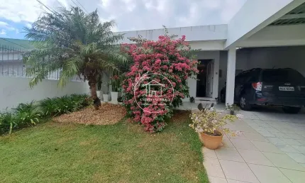Esta charmosa casa de 3 dormitórios, sendo 1 suíte, com 152