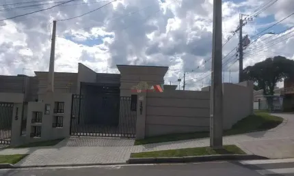 Casa de Esquina com Amplo Terreno - Bairro Sabiá, Araucária - PR