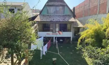 Casa à Venda em Araucária - Luxuosa Residência Próxima ao Colégio Szymanski | Vivalar Imóveis