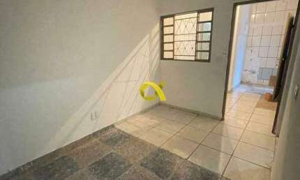 Casa para Alugar – 2 Quartos, Garagem Coberta FUNDOS Monte Líbano