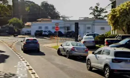 Casa Comercial Exclusiva: 6 Quartos, 6 Salas, 4 Banheiros, 9 Vagas de Garagem em Nova Campinas, Campinas-SP