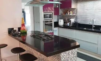 Impecável casa de alto padrão no Swiss Park: 3 quartos, 3 suítes, 3 salas, 5 banheiros, 4 vagas de garagem, 320m²! Venda ou locação em Campinas, SP.