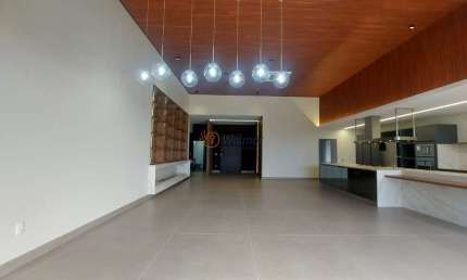 Maravilhosa casa de alto padrão em condomínio, 4 suítes e 5 vagas em Jaguariúna-SP, Residencial Haras Patente - Imperdível!