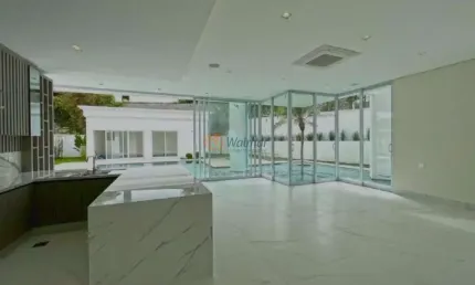 Imponente residência de alto padrão em condomínio de luxo em Campinas-SP, com 4 quartos, 4 suítes, 4 salas, 7 banheiros, 6 vagas de garagem e 619m² de área.