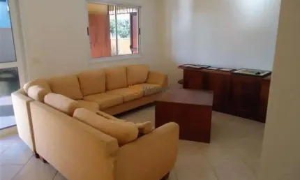 Luxuosa casa em condomínio em Alphaville Campinas: 3 quartos, 2 suítes, 3 salas, 4 banheiros, 4 vagas, 300,68 m². Venda ou locação!