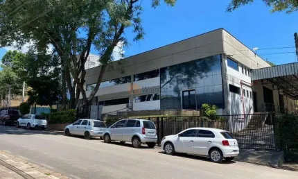 Galpão Industrial de Alto Padrão para Locação em Vinhedo-SP, Bairro Santa Cândida: 8 Salas, 6 Banheiros, 4 Vagas de Garagem, 1.700m²