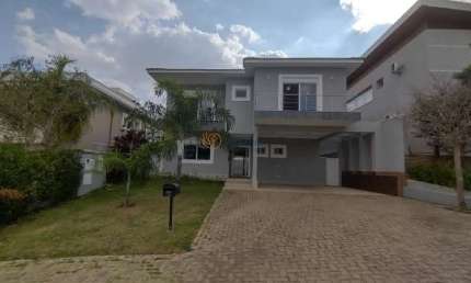 Imóvel de alto padrão no Parque dos Resedás: casa em condomínio com 4 quartos, 4 suítes, 4 salas, 6 banheiros, 4 vagas de garagem e 363,62m². Venha conferir!