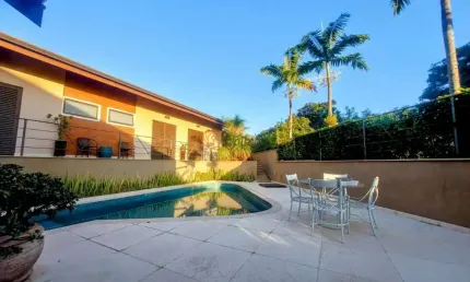 Casa de Luxo para Locação em Condomínio em Campinas-SP  4 Quartos, 4 Suítes, 3 Salas, 6 Banheiros, 5 Vagas de Garagem  400,12 m² de Área