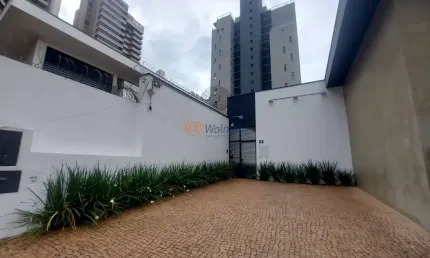 Casa Comercial para Locação em Campinas-SP, Bairro Cambuí: 3 Quartos, 1 Suíte, 3 Salas, 2 Banheiros, 2 Vagas, 228,16m².