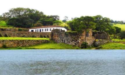 Fazenda de luxo à venda em Pedreira-SP, na Zona Rural: 16 quartos, 16 suítes, 3 salas, 8 banheiros, 40 vagas de garagem, 24.200,00 m² de área.