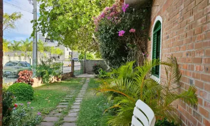 Casa excelente oportunidade com possibilidade de comercio