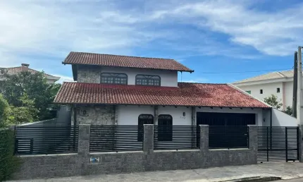 Casa com 3 quartos à venda no Iririú, Joinville 