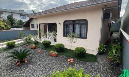Casa com 3 quartos à venda no Iririú, Joinville 