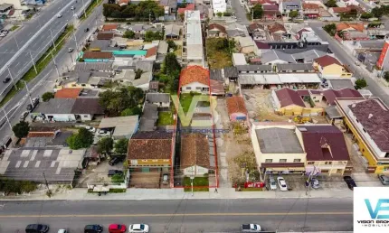 TERRENO de 804M2, 2 casas386m2 averbados!!  IDEAL para EMPREENDIENTO, por R$960.000,00 em Pinhais/P