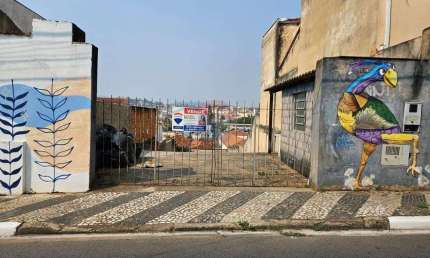 Terreno com leve declive no centro de Bragança Paulista.