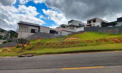 Terreno de Esquina à Venda no Condomínio Campos do Conde em Bragança Paulista!