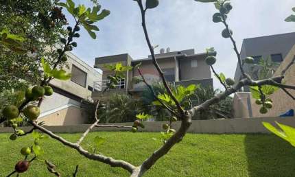 Luxuosa Residência em Condomínio Fechado - Vale das Águas