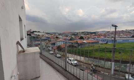 CASA COM 2 QUARTOS, SALA, COZINHA E VARANDA COM LINDA VISTA PARA A CIDADE