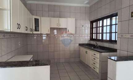 Casa com 3 quartos para alugar na Alameda Finlândia, 159, Jardim Europa, Bragança Paulista