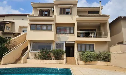 Casa Alto Padrão no Condomínio Euroville I , disponível para locação