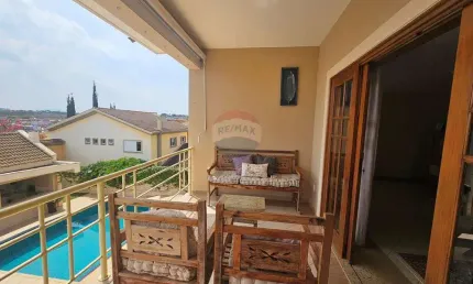 Casa Alto Padrão no Condomínio Euroville I , disponível para locação