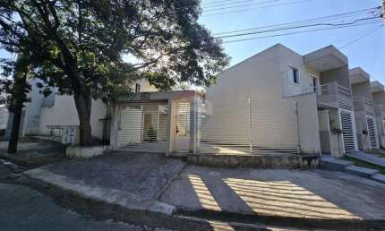 Sobrado À Venda Com 3 Quartos em Bragança Paulista!