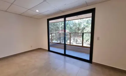 Sala comercial com varanda privativa para locação – Bragança Paulista-SP