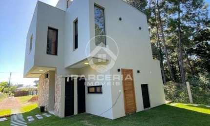 Casa para Venda em Garopaba, Barra da Ferrugem, 3 dormitórios, 3 suítes, 4 banheiros, 1 vaga