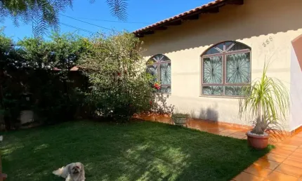 Casa com 3 quartos à venda na Rua Ana Stuart, Brasília, Londrina por R$ 650.000