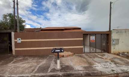 Casa com 2 quartos à venda na Rua Manoel Pereira do Limoeiro, Residencial Abussafe, Londrina por R$ 300.000