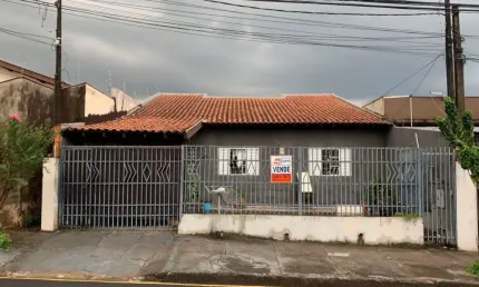 Casa com 3 quartos à venda na Rua Madre Henriqueta Dominici, Lagoa Dourada, Londrina por R$ 450.000