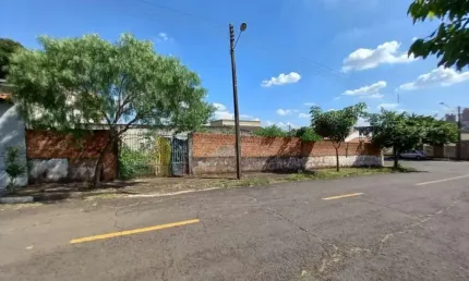 Terreno à venda na Rua Platão, Califórnia, Londrina por R$ 260.000