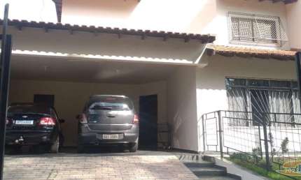 Casa à venda na Rua Espanha, Igapó, Londrina por R$ 725.000