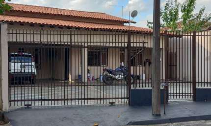 Casa com 3 quartos à venda na Rua Finlândia, Jardim Vilas Boas, Londrina por R$ 650.000