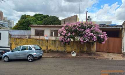 Casa com 2 quartos para alugar na Rua Lauro J. P. Müller, Erotildes, Londrina