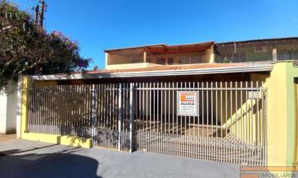 Casa com 3 quartos para alugar na Rua João Andretto, Chácaras Mussahiro, Londrina