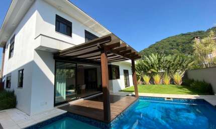 Casa com 5 quartos à venda em Pirabeiraba, Joinville  por R$ 2.480.000