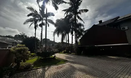 Casa com 3 quartos à venda no Bom Retiro, Joinville  por R$ 1.290.000