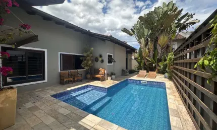 Casa em condomínio fechado com 3 quartos à venda no Glória, Joinville  por R$ 1.580.000