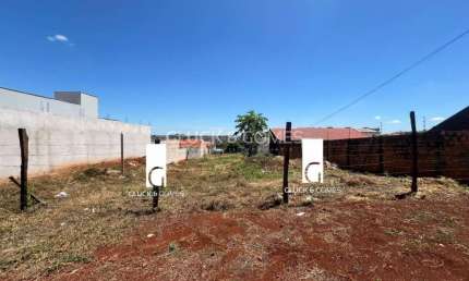 Terreno à venda na Rua Procópio Ferreira, Colúmbia, Londrina por R$ 265.000