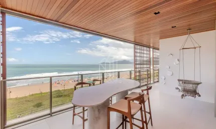 Apartamento decorado Frente mar no Tirreno Residenziale Praia brava