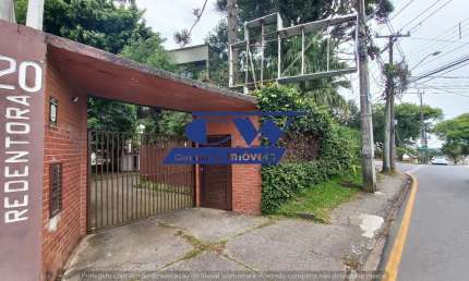 Casa comercial com 11 salas para alugar na Rua Izabel a Redentora, 720  E  72, Silveira da Motta, São José dos Pinhais