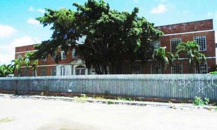 Prédio com 15 salas para alugar no Serrinha, Fortaleza , 900 m2 por R$ 25.000