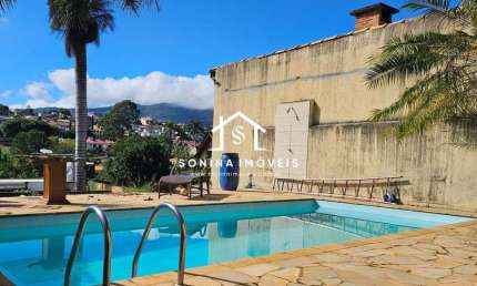 Sobrado com 5 Quartos e 4 banheiros à Venda, 260 m² por R$ 1.800.000